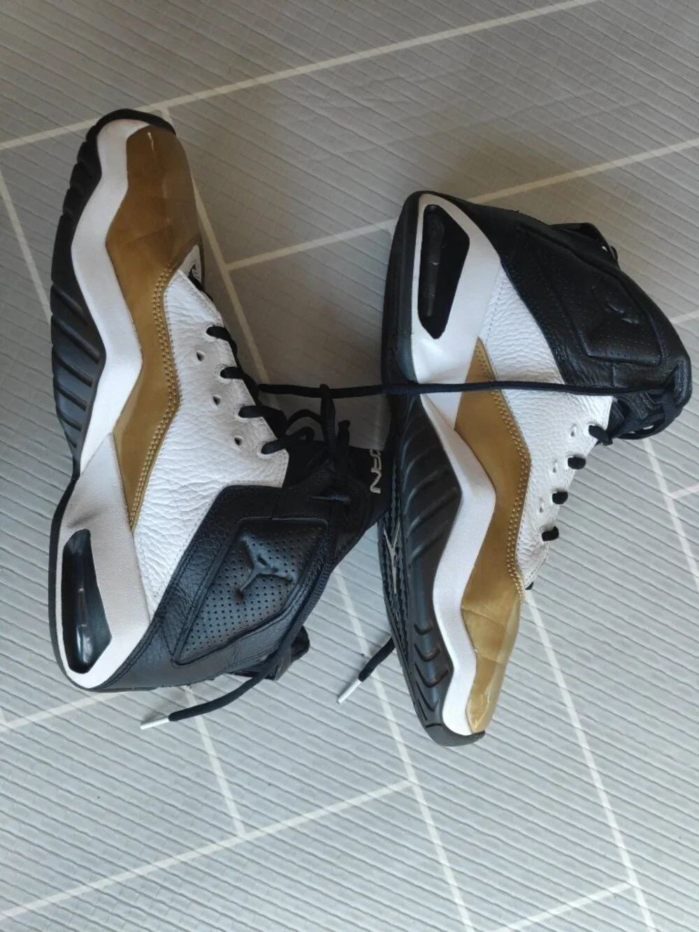 Jordan B'loyal Black Gold Men's 9.5 - Picture 3 of 6